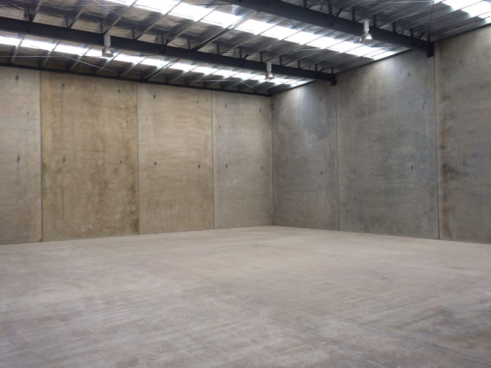 BRAND NEW LIGHT AND BRIGHT 375SQM OFFICE/WAREHOUSE