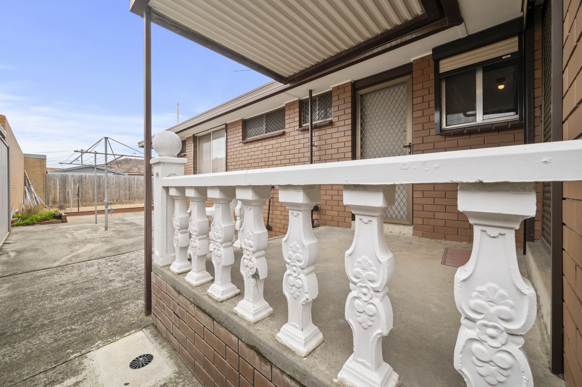 SUBSTANTIAL FAMILY HOME - 4 BEDROOMS, 2 BATHROOMS