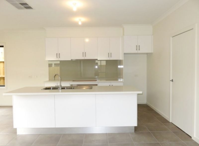 42 Eynesbury View, Wollert