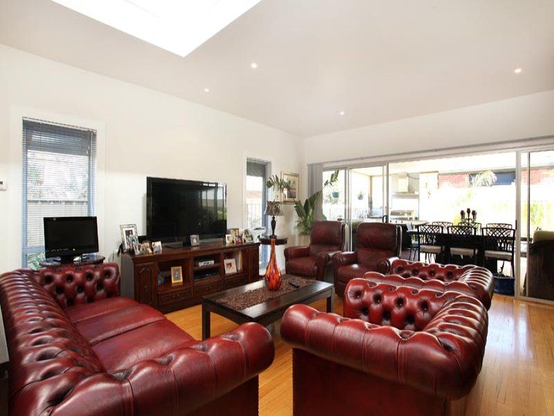 4 Stradbroke Gardens, Caroline Springs - Thumbnail 5