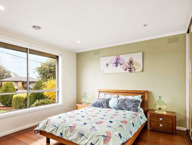 LOCATED IN CENTRAL THOMASTOWN-