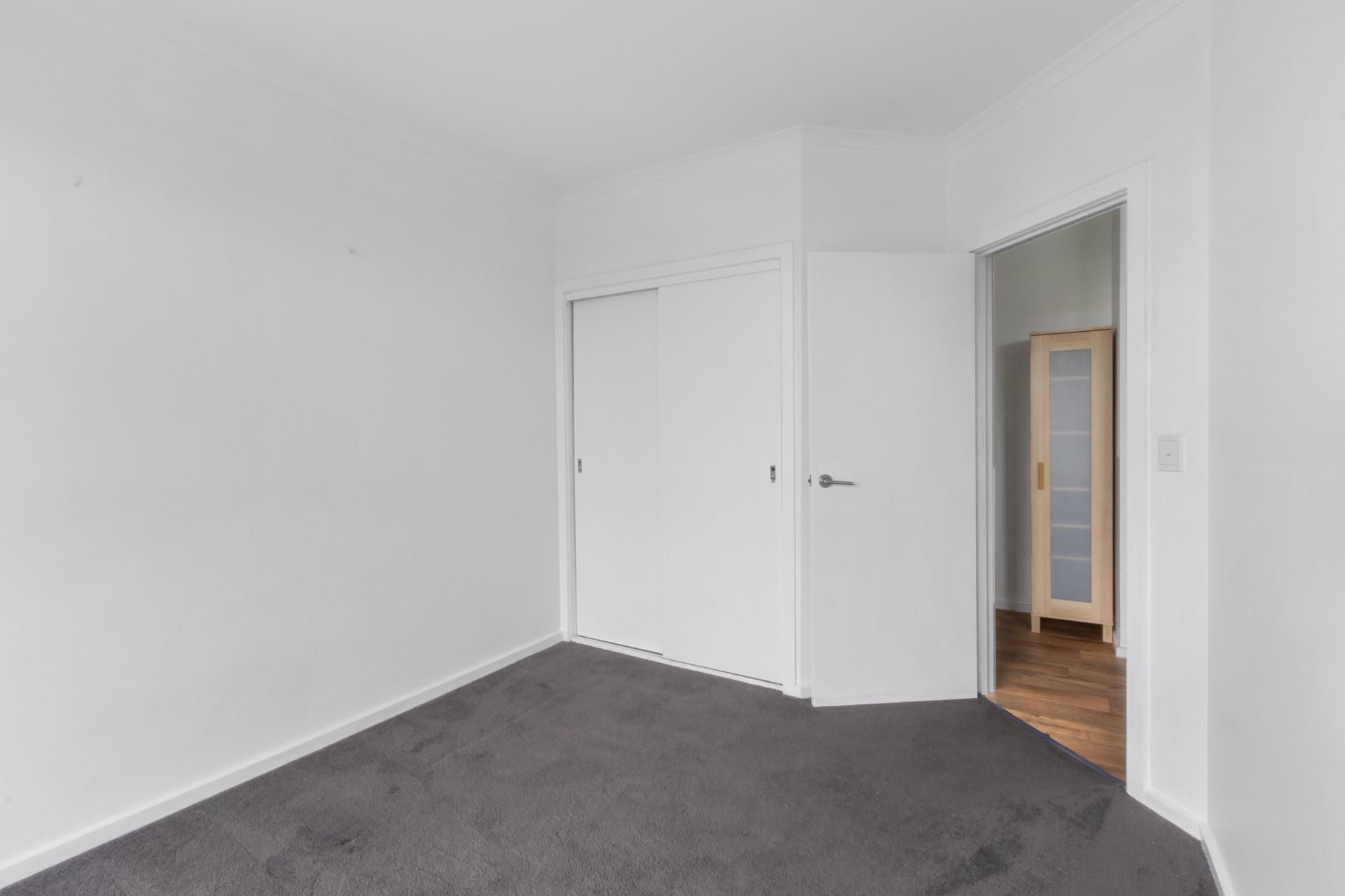 Bright & Modern 2-bedroom Apartment!