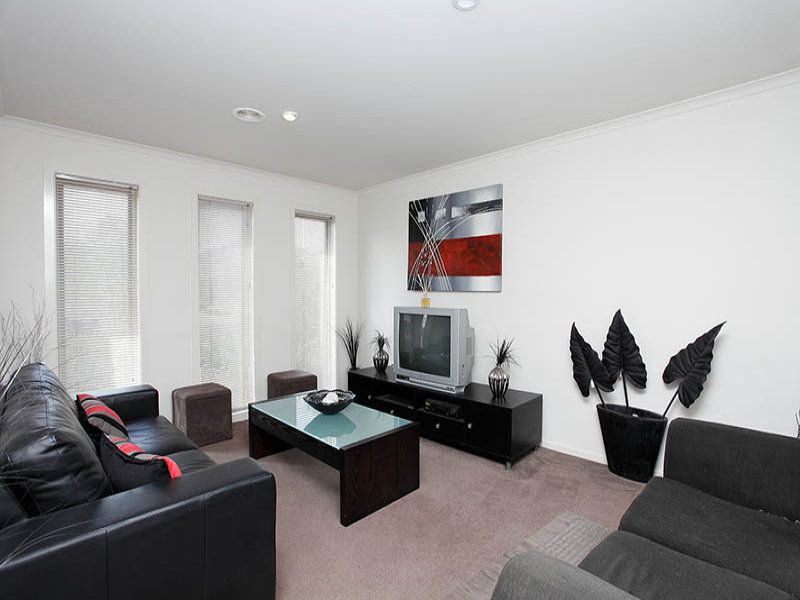 32 Dahlia Drive, Caroline Springs - Thumbnail 5
