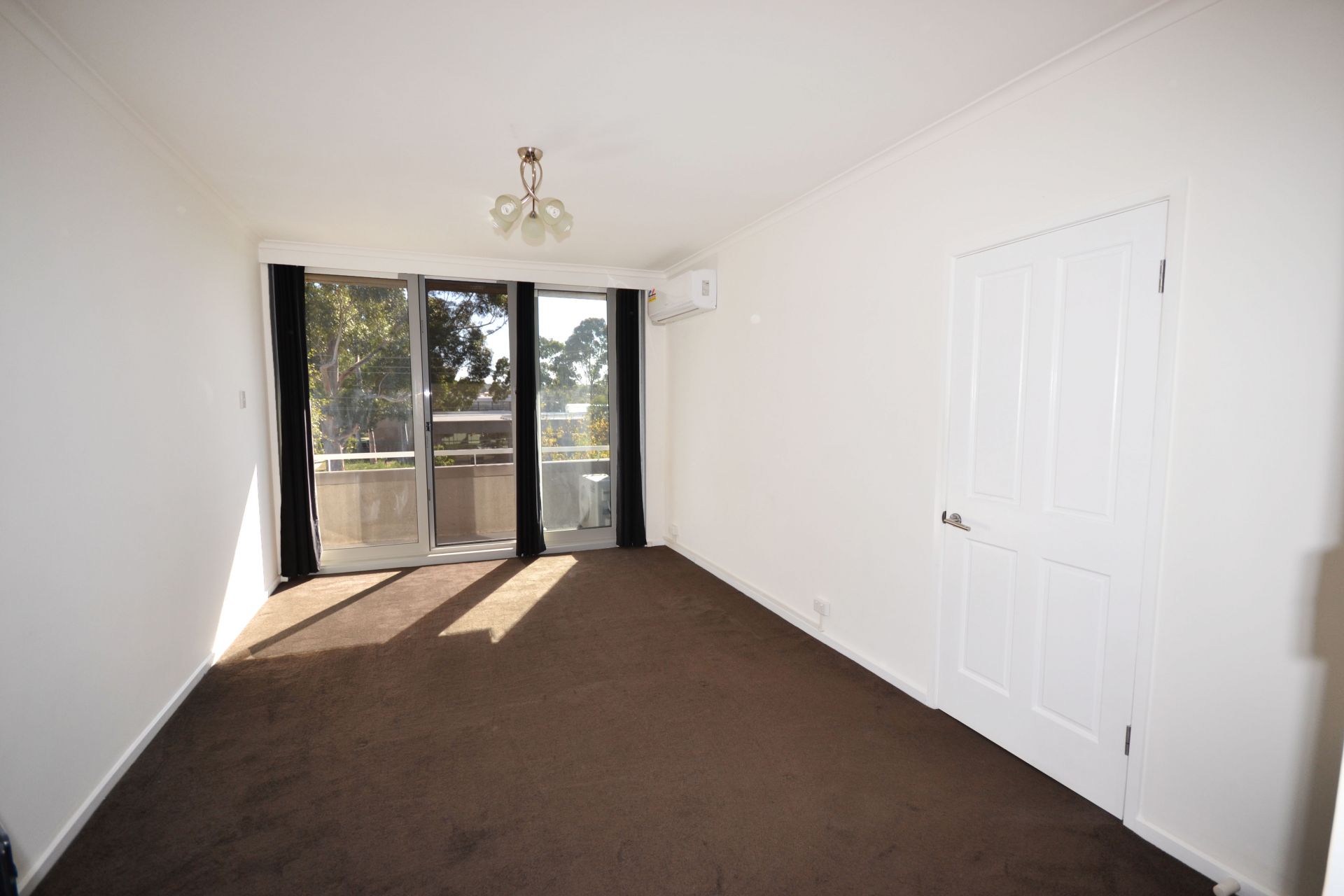 RENOVATED - WALKING DISTANCE TO ZONE 1 TRAIN AND TRAM