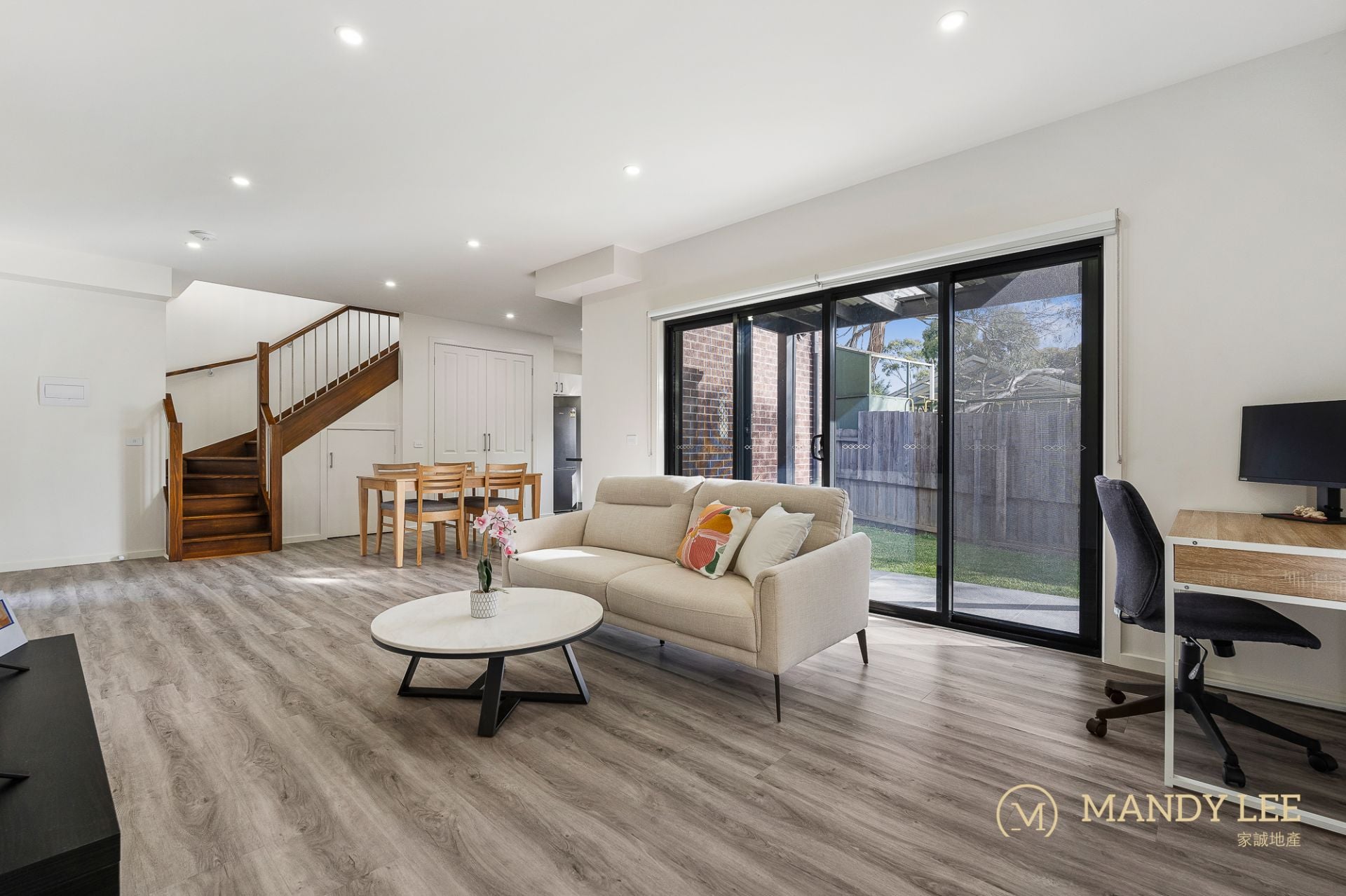 2/2 Weeks Close Rowville VIC, Rowville - Thumbnail 2