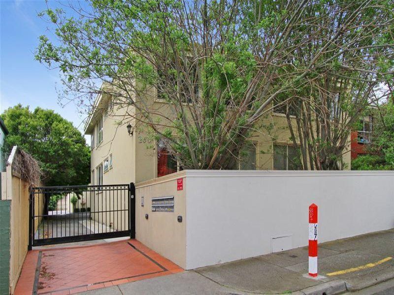 Two Courtyards In a Brilliant Location!