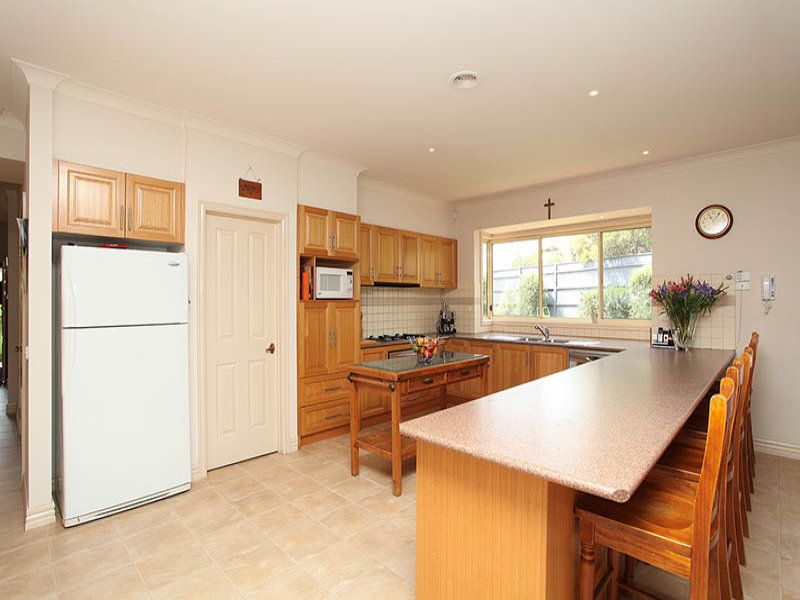6 Colac Place, Caroline Springs - Thumbnail 3
