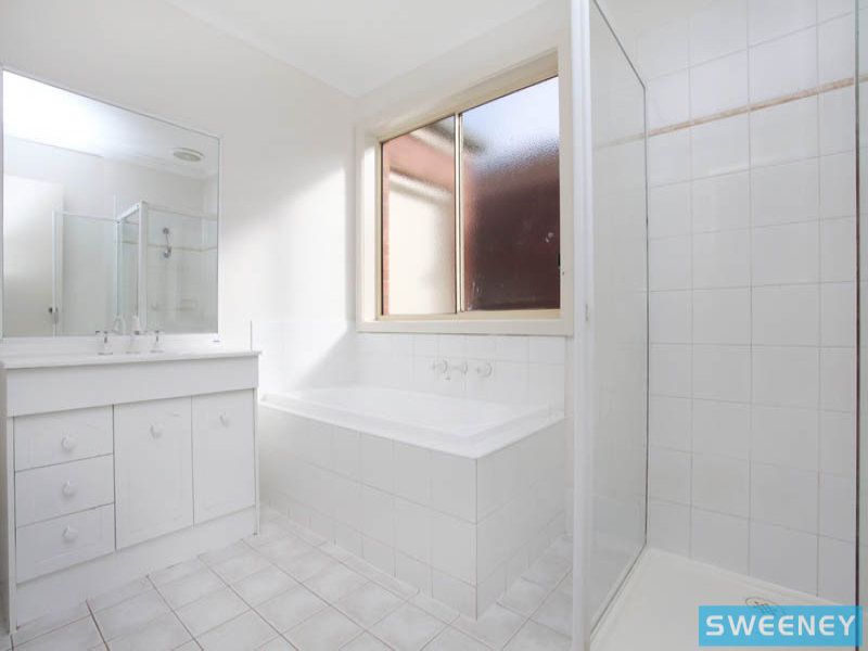 16 Wyperfeld Circuit, Caroline Springs - Thumbnail 8