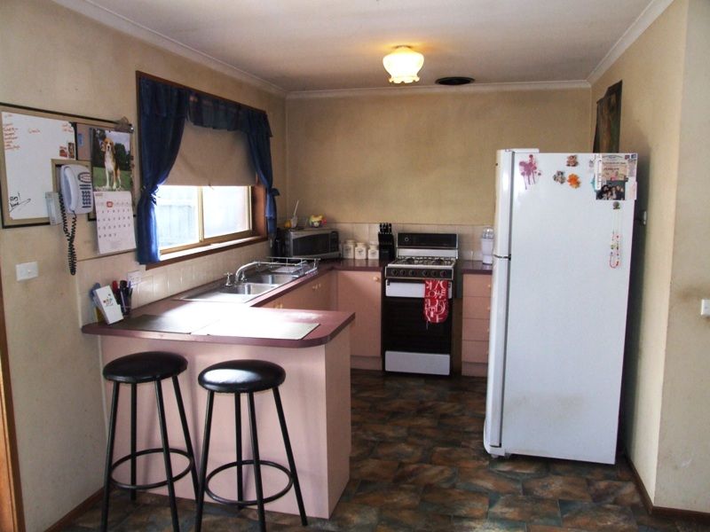68 Jonathan Drive, Bacchus Marsh - Thumbnail 3