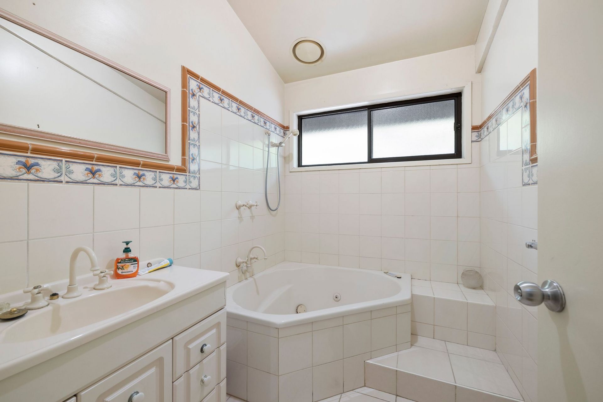 18 Hale Avenue, Mount Clear Ballarat Real Estate Pty Ltd