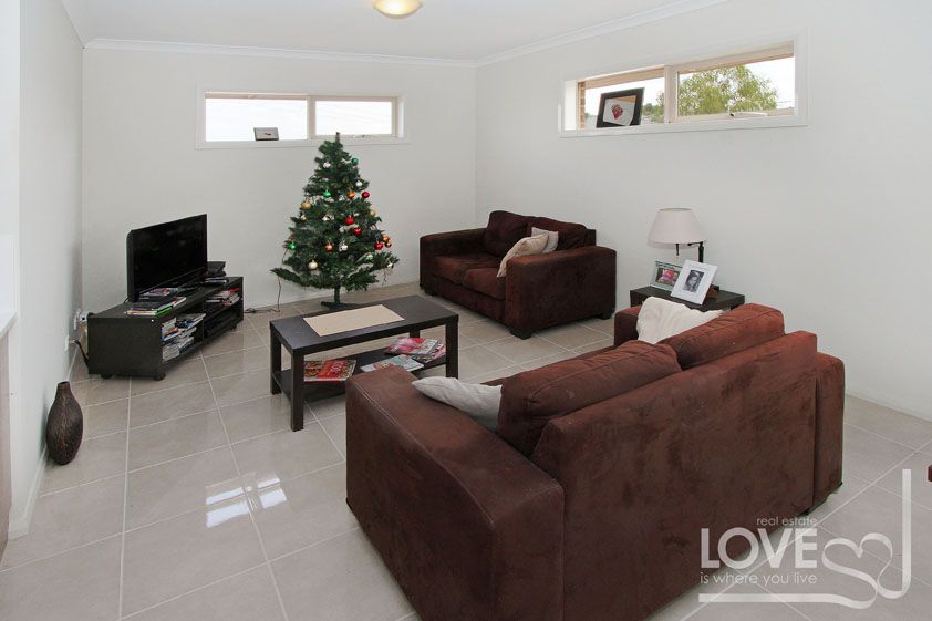 Modern Spacious Home!!