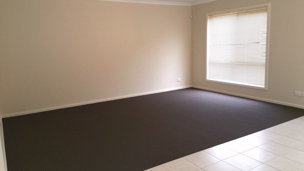 MODERN 3 BEDROOM HOME IN AURORA ESTATE..