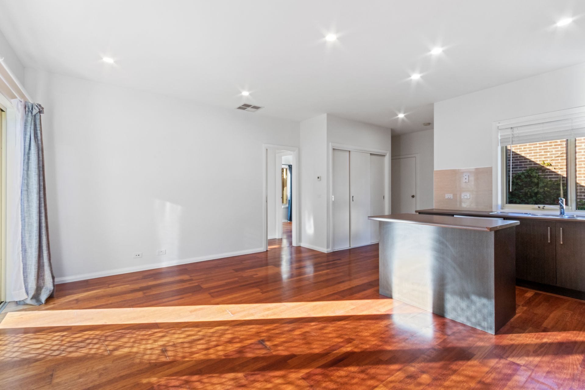 Modern unit in prime location