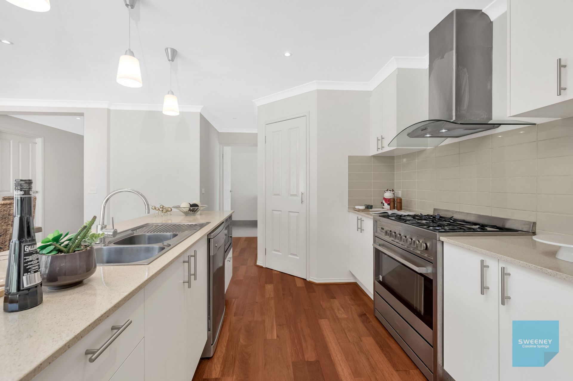 13 Orbis Avenue, Fraser Rise - Thumbnail 5