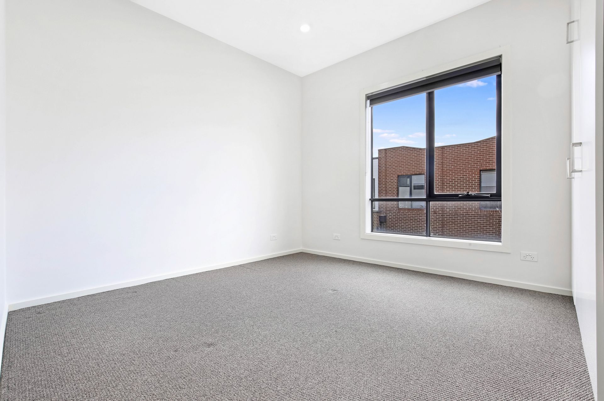 Lovely Townhouse in Convenient Location!