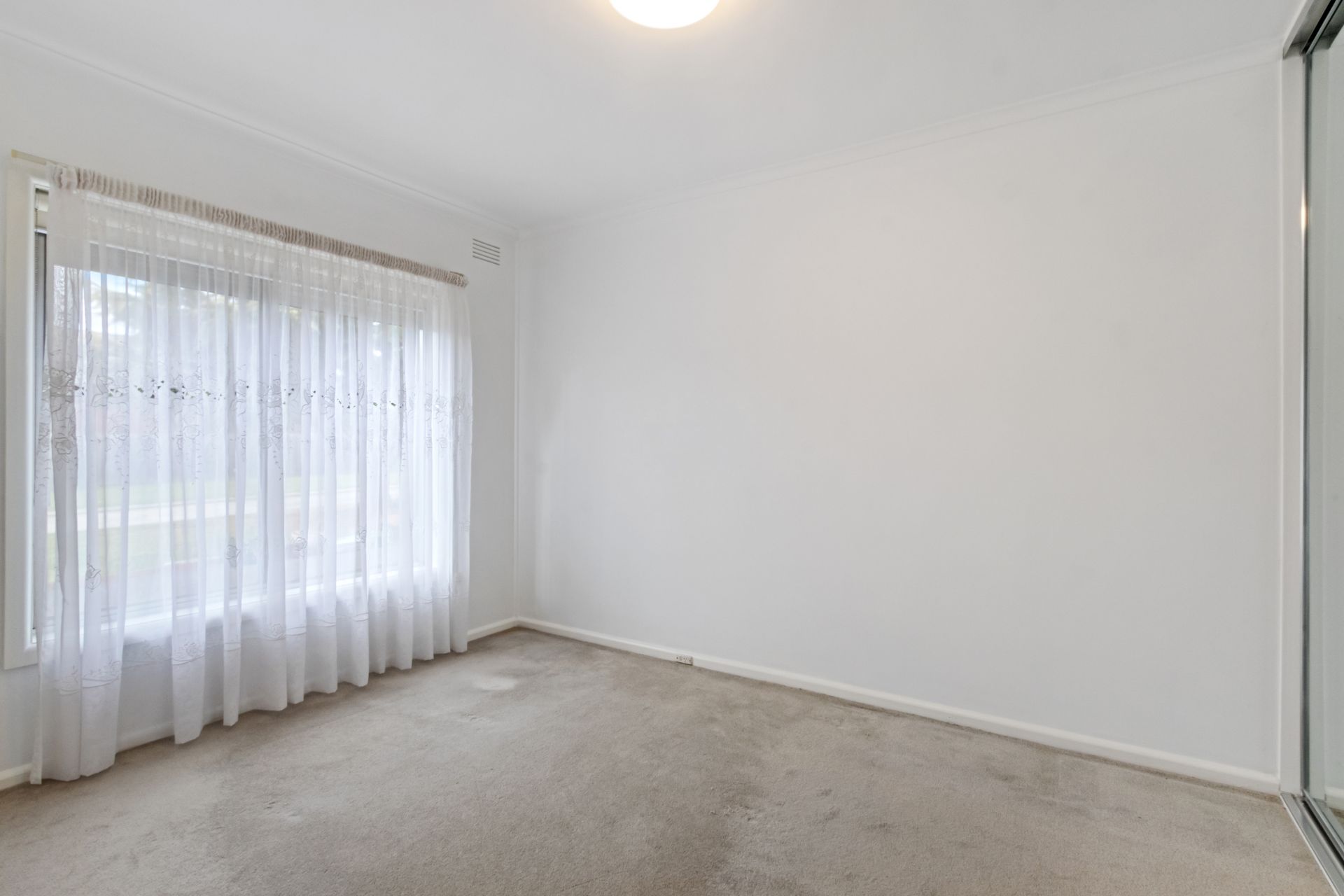Delightful unit in the Oakhill Estate
