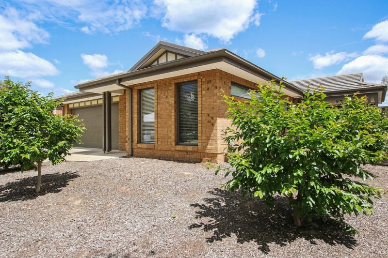 4 Carlyle Street, BENALLA Living Here Benalla