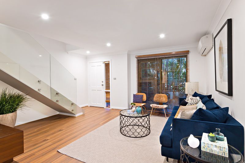 Gorgeous Tri-Level Terrace Townhouse