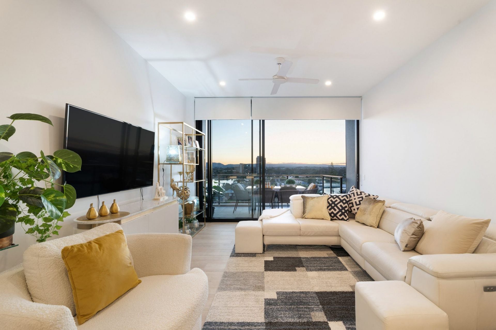 901/256 Stanhill Drive, Surfers Paradise - Thumbnail 8