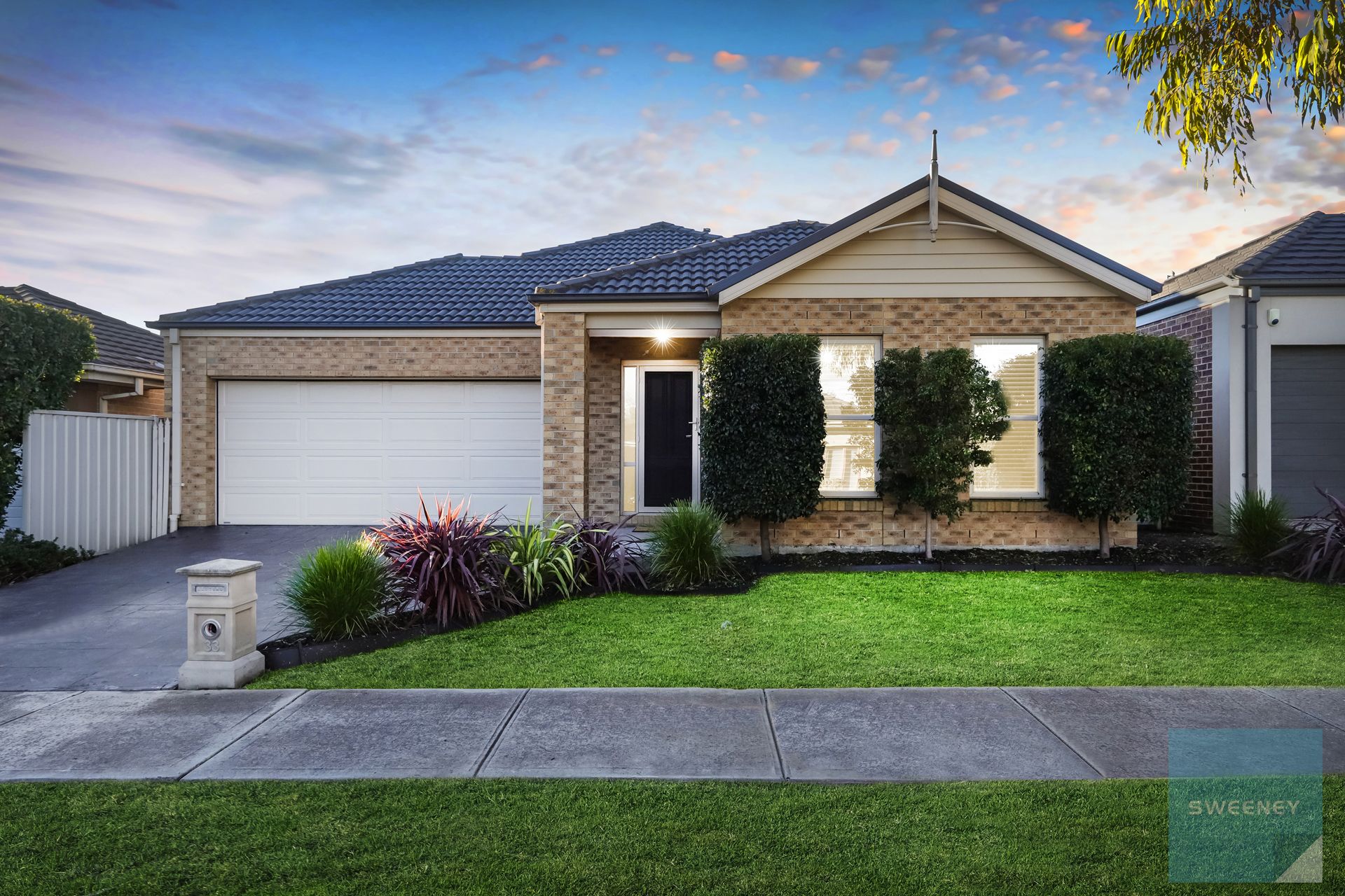 33 Barrington Circuit, Caroline Springs - Thumbnail 2