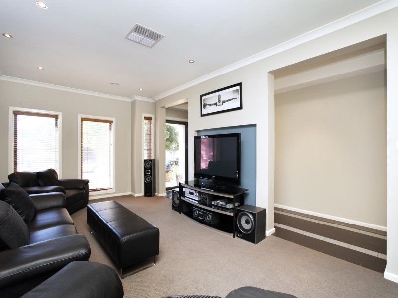 33 Bushy Park Avenue, Caroline Springs - Thumbnail 4