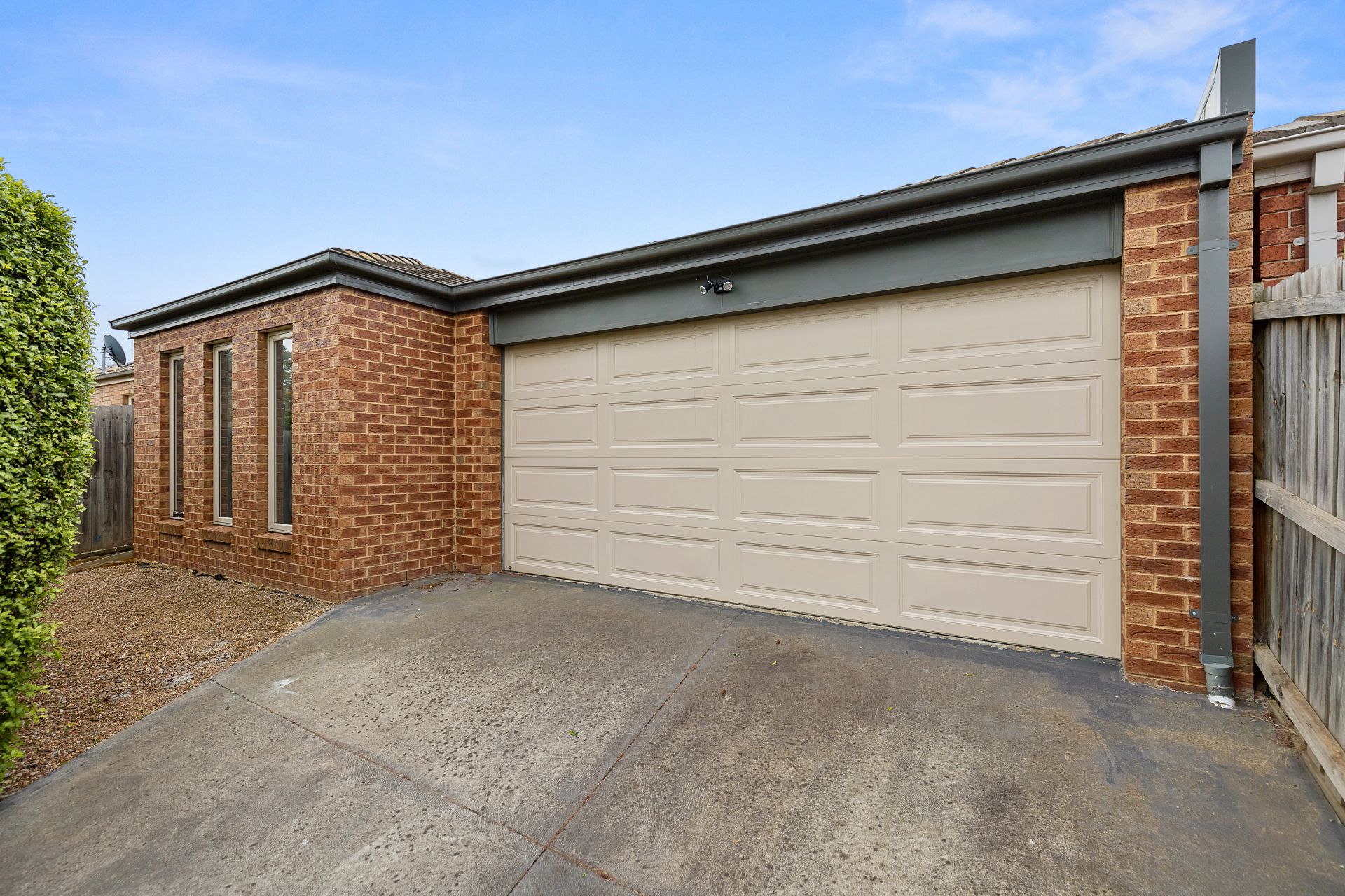 250 The Lakes Boulevard South Morang, South Morang - Thumbnail 2