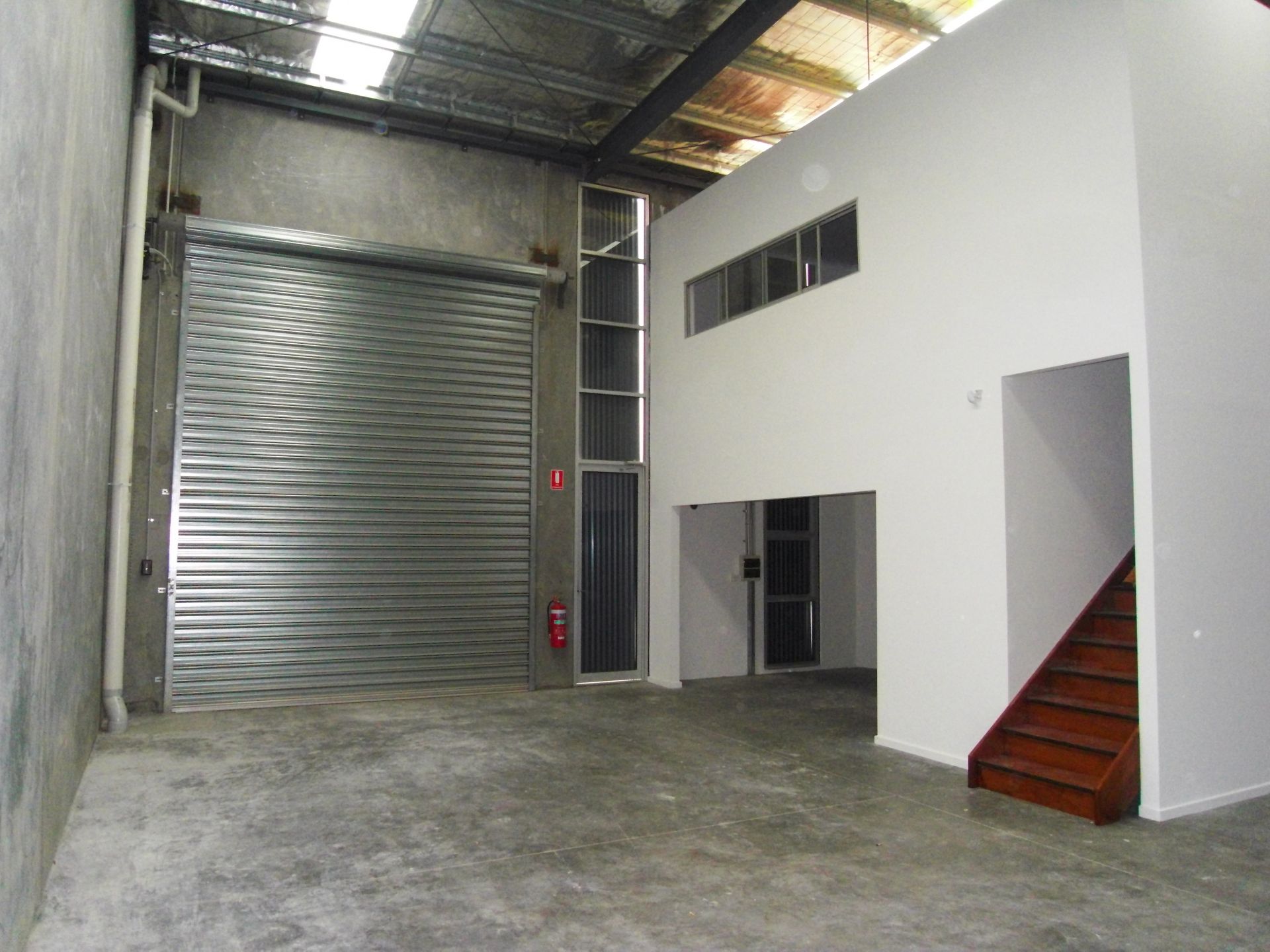 WELL PRESENTED FACTORY/WAREHOUSE WITH QUALITY OFFICE
