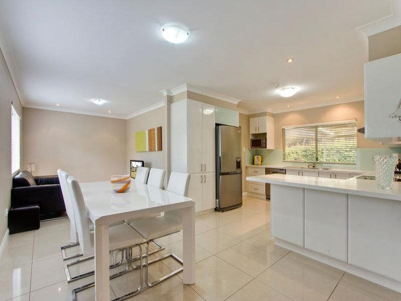 218 Lieutenant Bowen Drive, Bowen Mountain - Thumbnail 5