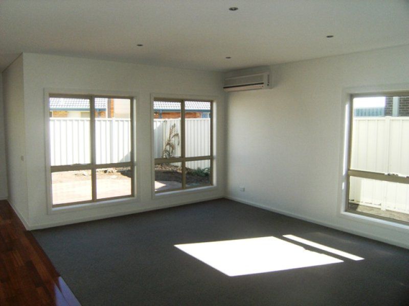 18 Lyme Park Circle, Caroline Springs - Thumbnail 4