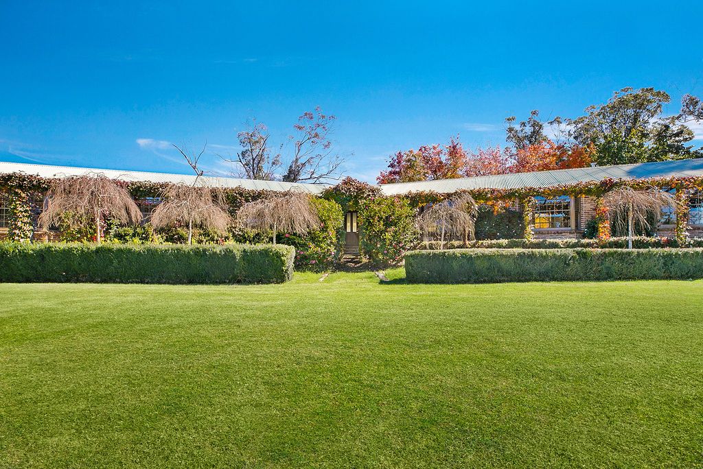 Real Estate For Lease 10 Applegate Close Mittagong , NSW