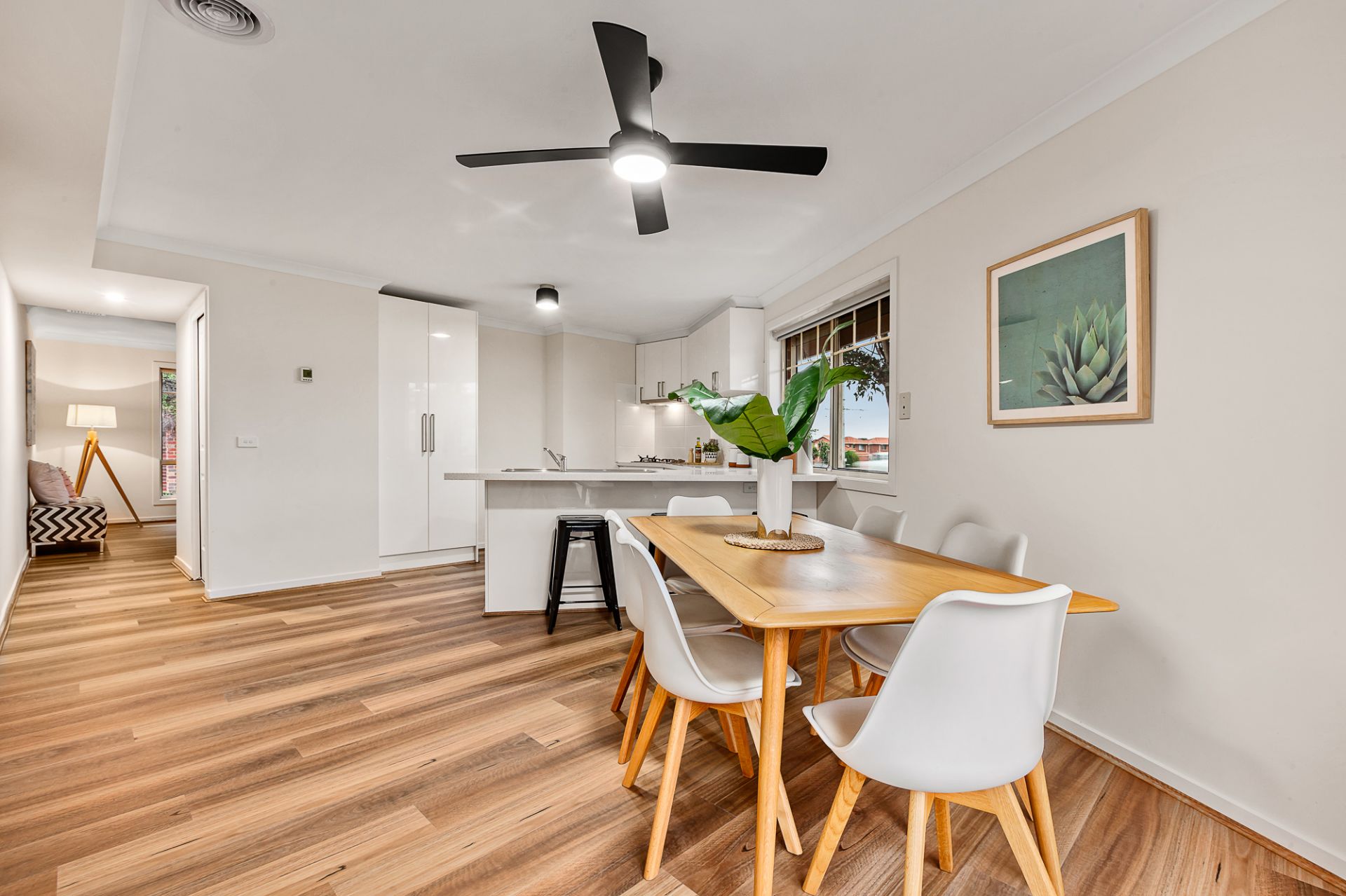 IMPRESSIVE TOWNHOUSE AND THE PERFECT LOCATION