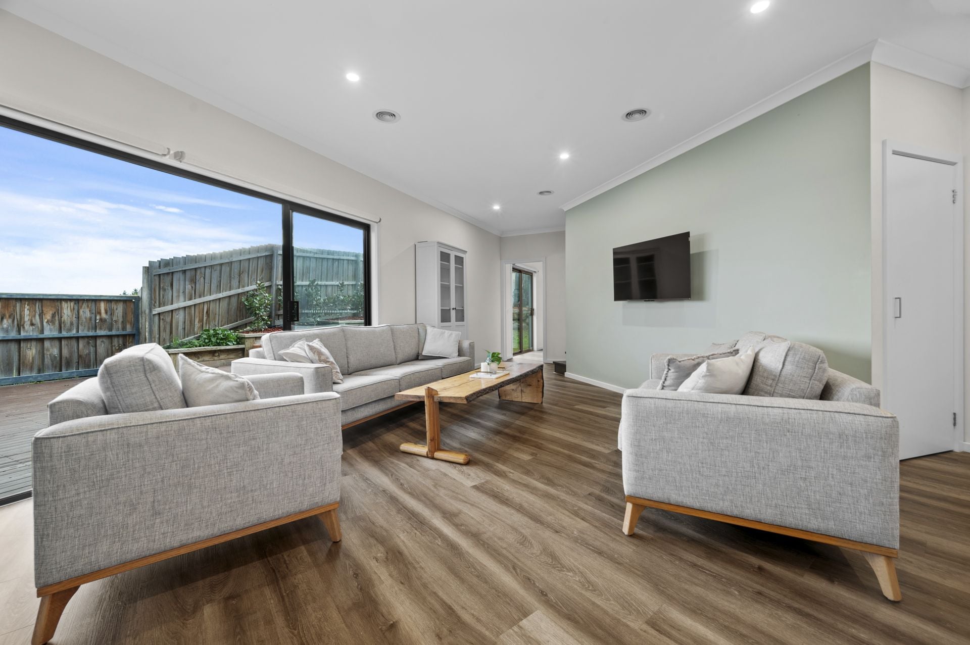 Architecturally Designed Townhouse: Modern and Elegant