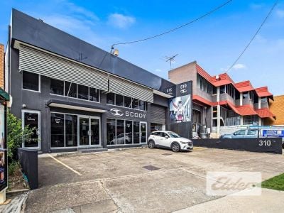 RARE SHOWROOM / OFFICE / WAREHOUSE OPPORTUNITY IN WEST END GROWTH CORRIDOR!