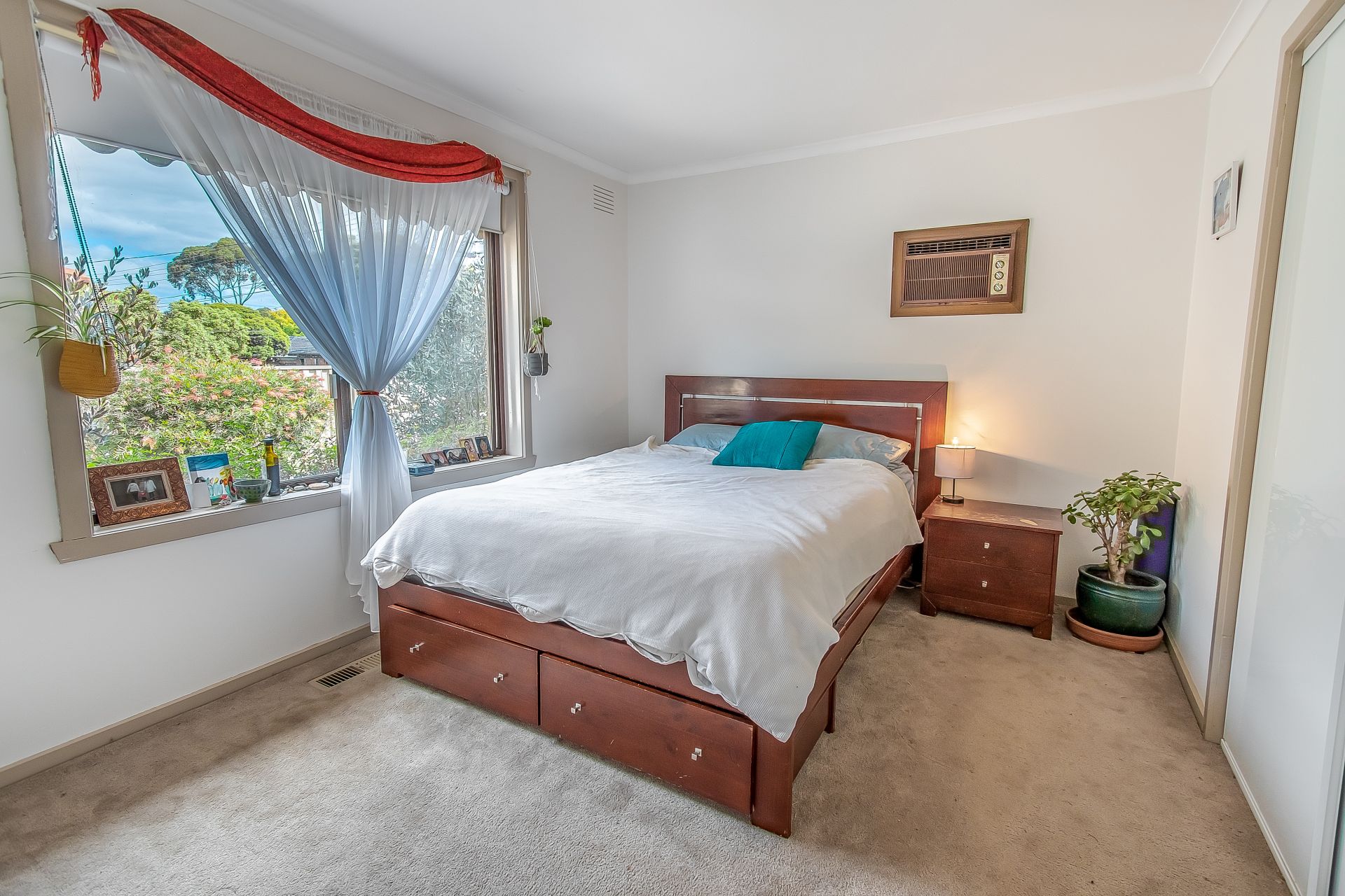 Spacious, Light Filled, Comfort And Convenience!
