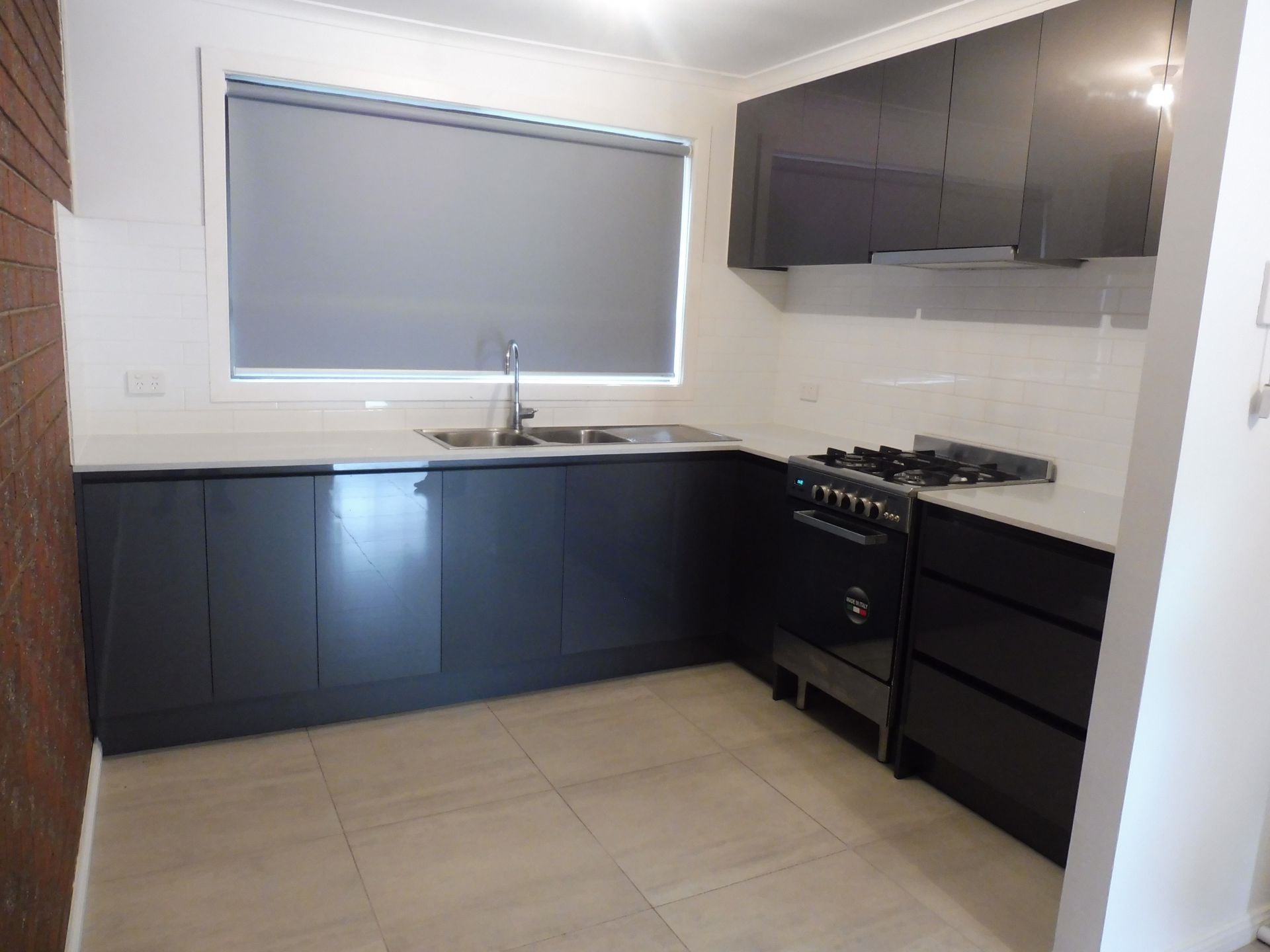 WALKING DISTANCE TO THOMASTOWN TRAIN STATION