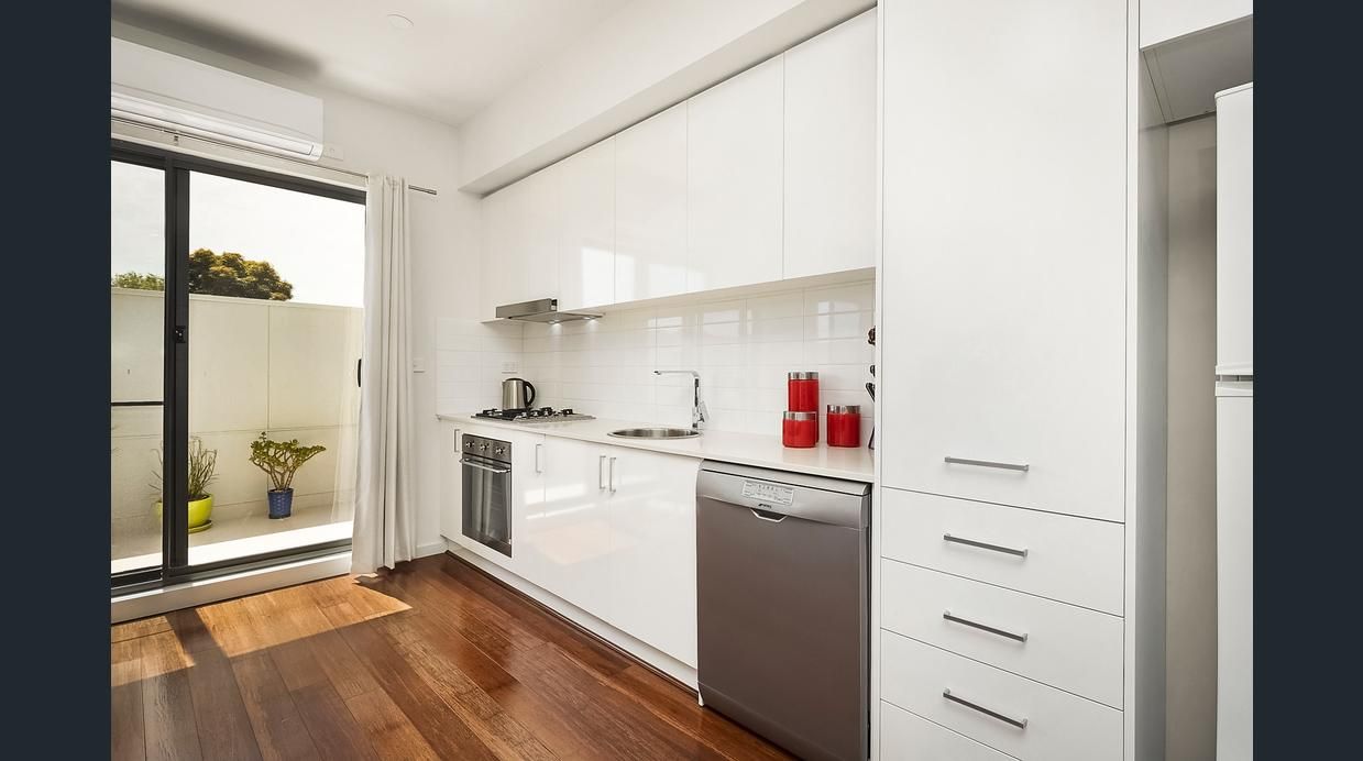 Sleek and Stylish in Central Preston!!!