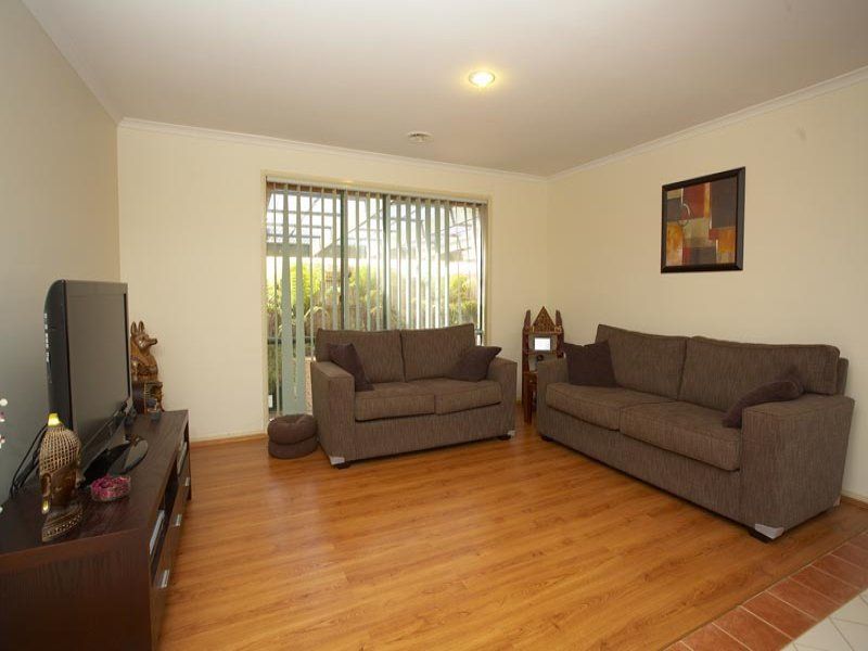 24 Andrew Chirnside, Seabrook - Thumbnail 3