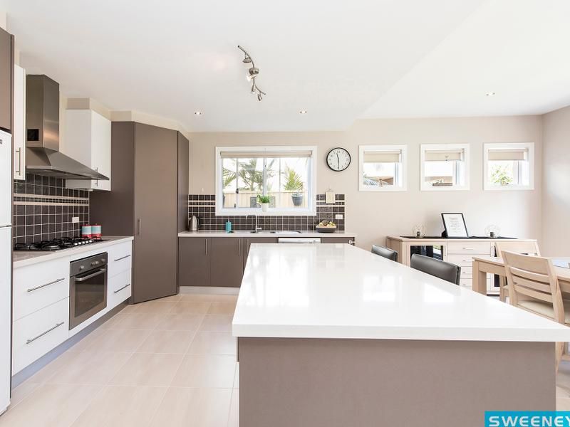 28 Central Parkway, Caroline Springs - Thumbnail 4