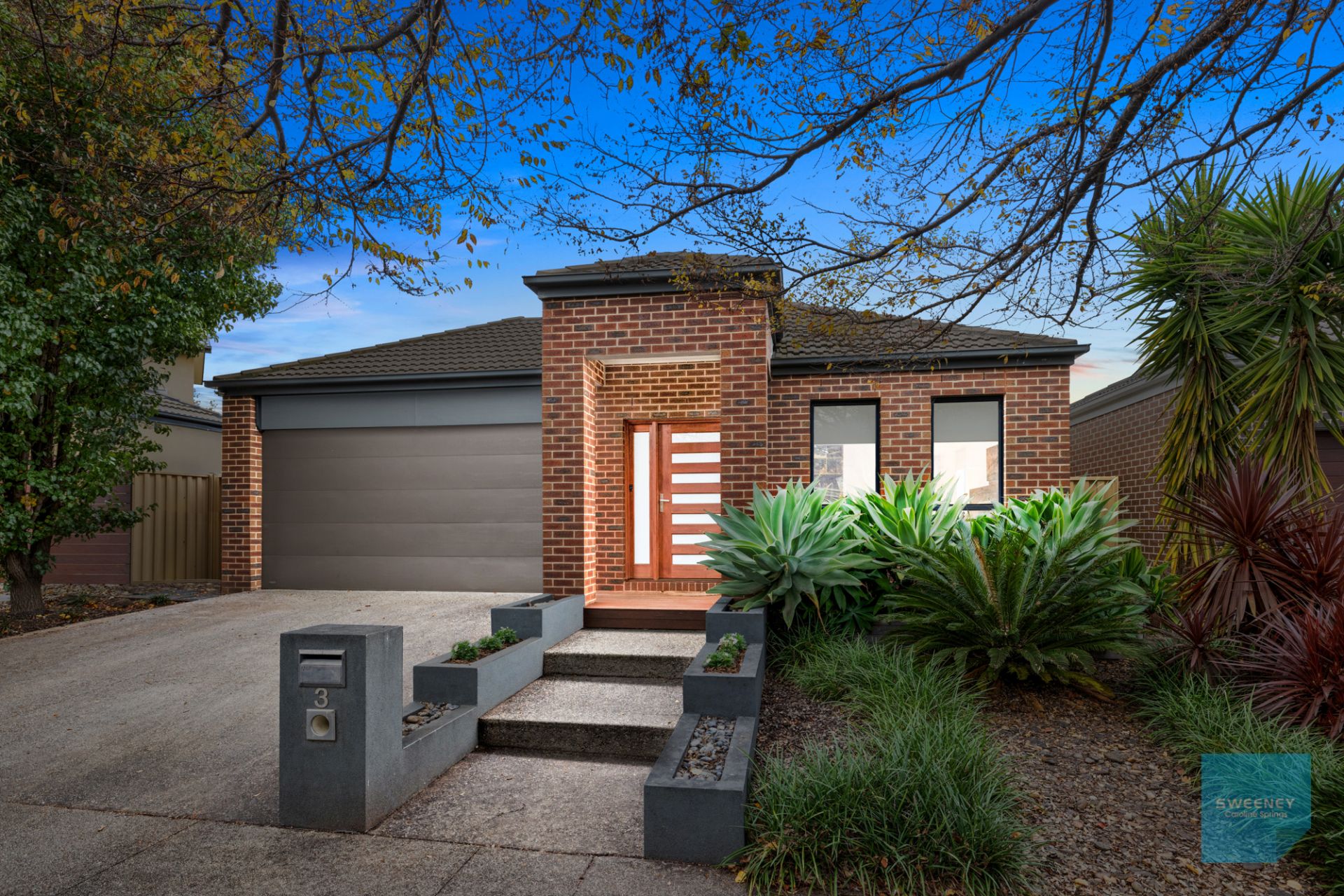 3 Stradbroke Gardens, Caroline Springs - Thumbnail 2