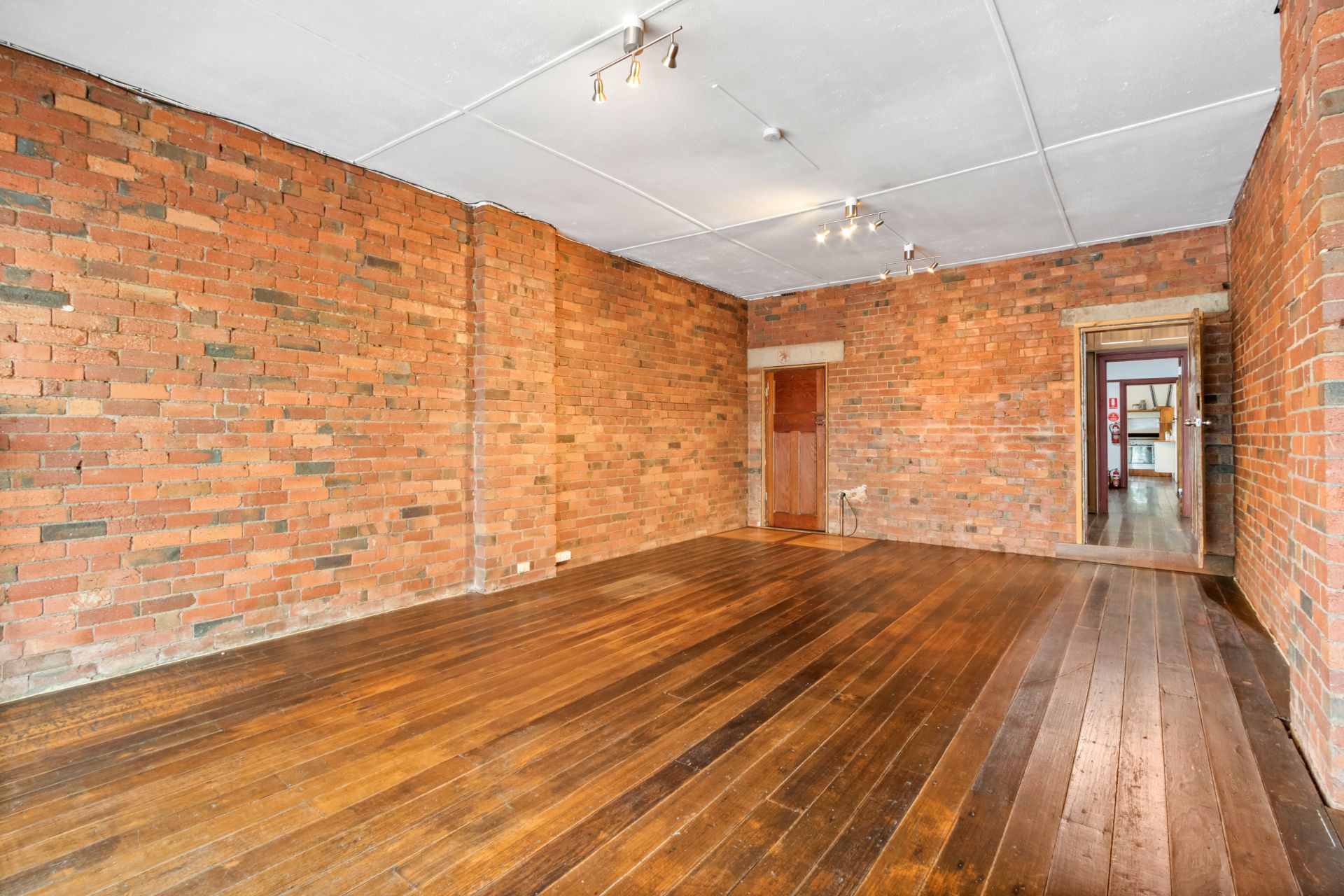 HIGH VISIBILITY RETAIL/OFFICE WITH DWELLING