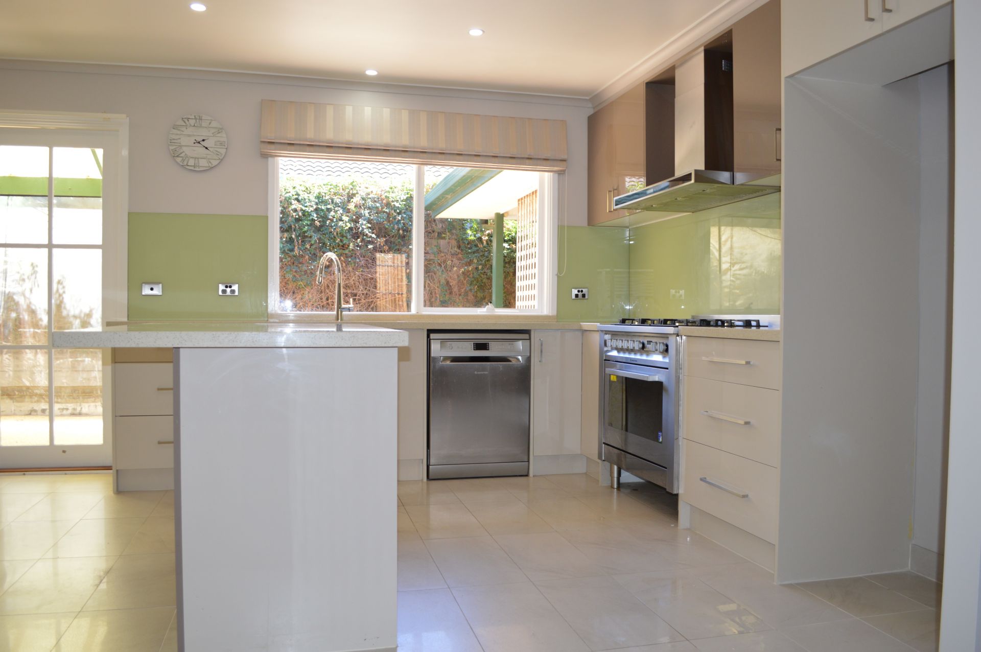 SUPERBLY LOCATED FOUR BEDROOM FAMILY HOME   *Insp Thu 22nd Mar @ 4:40pm & Sat 24th Mar @ 10:05am*