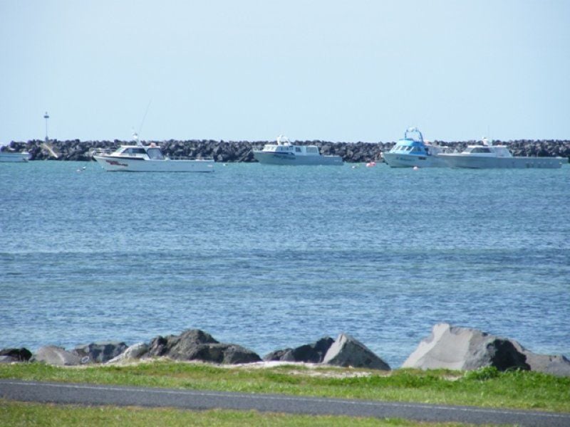 74 Sea Parade PORT MACDONNELL SA, Port Macdonnell - Thumbnail 5