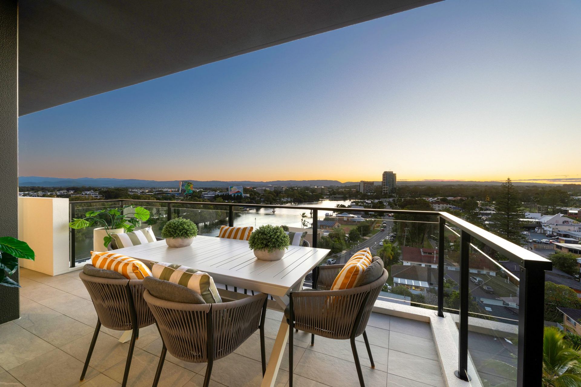 901/256 Stanhill Drive, Surfers Paradise - Thumbnail 3