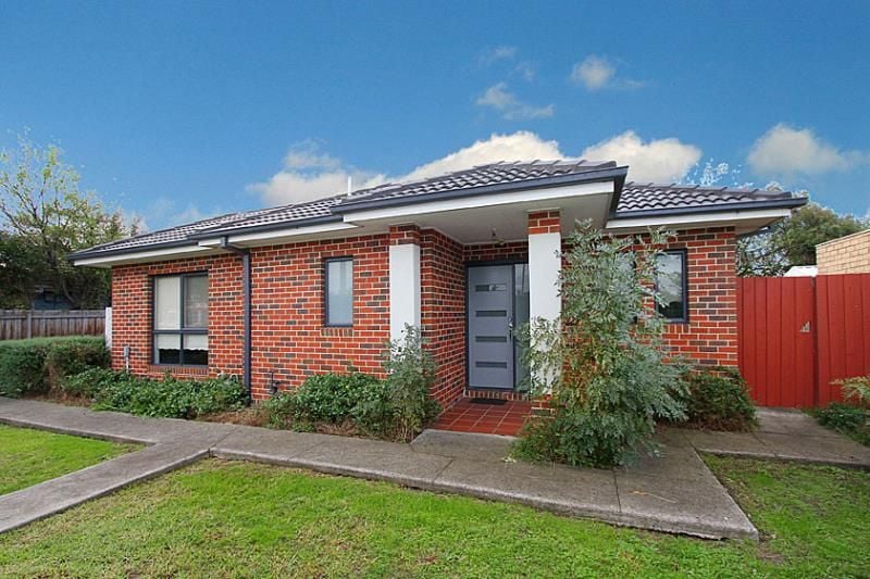 PRIME LOCATION. WALKING DISTANCE TO EPPING TRAIN STATION.