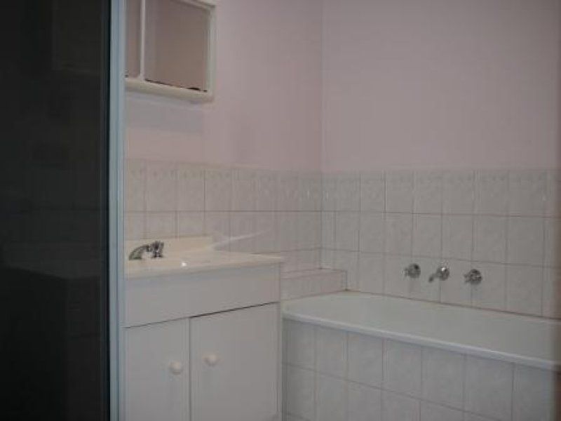 2/8 Crellin Avenue, Altona Meadows - Thumbnail 6