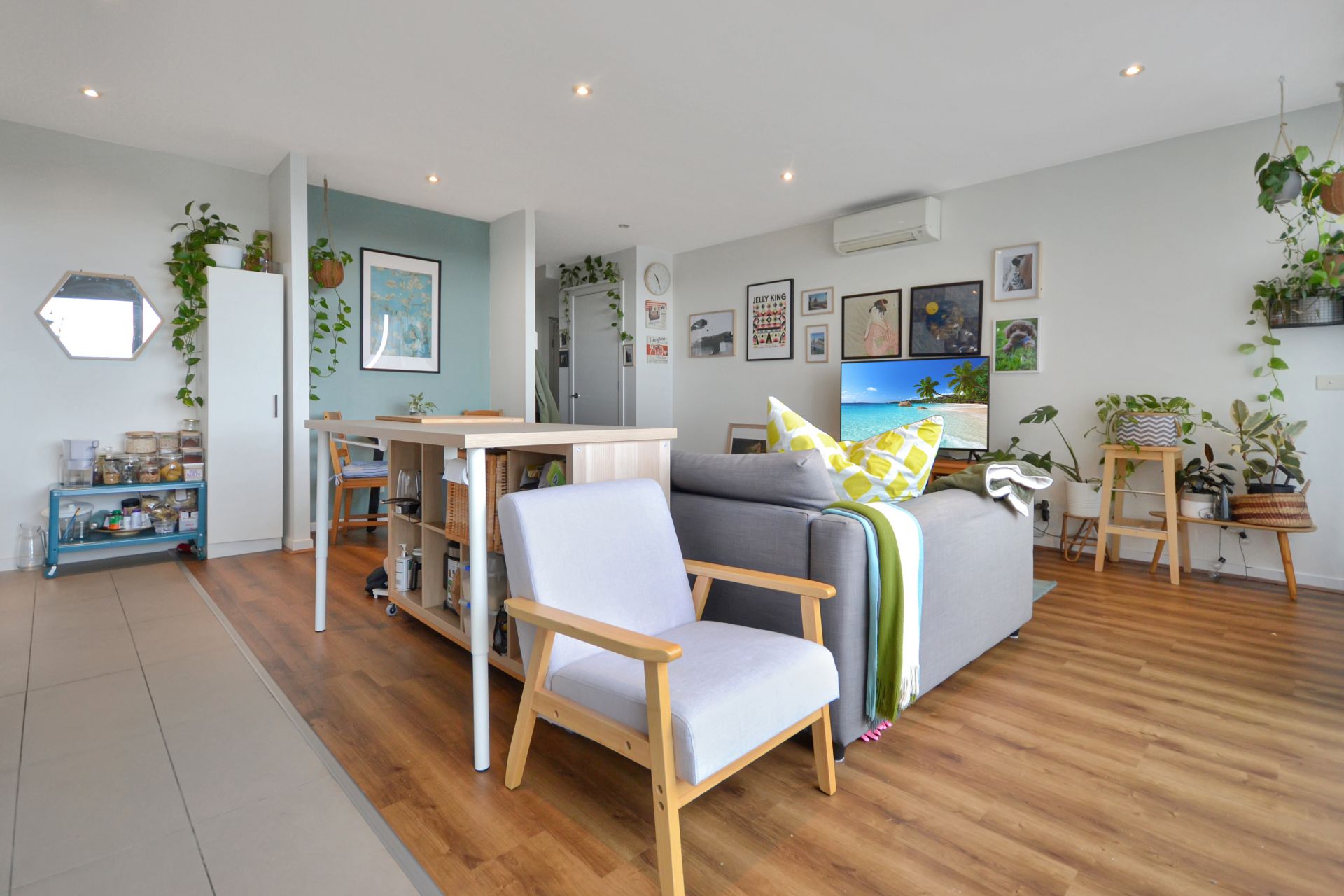 STYLISH APARTMENT LIVING IN A VIBRANT LIFESTYLE SETTING
