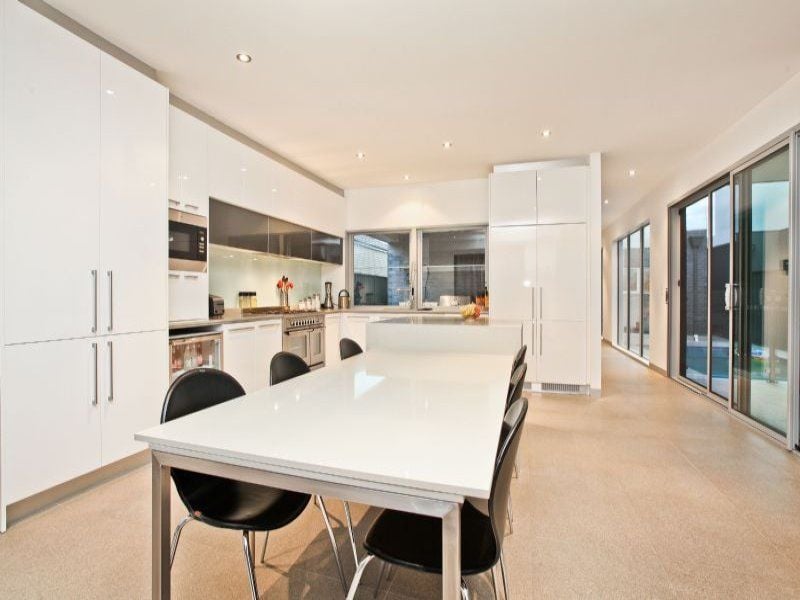 28 Brunton Avenue, Caroline Springs - Thumbnail 6