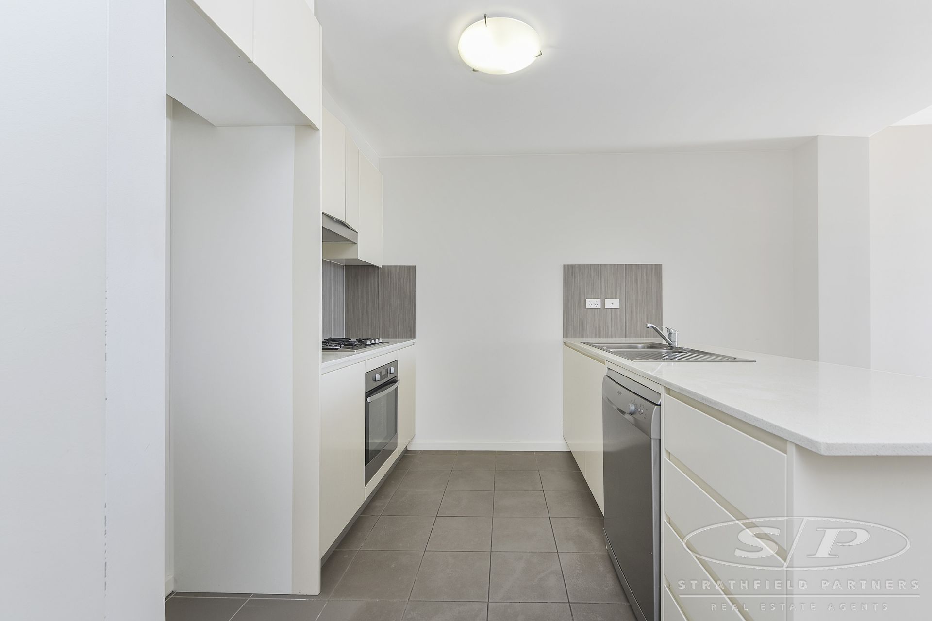 116/69-71 Elizabeth Drive, Liverpool, Liverpool - Thumbnail 4