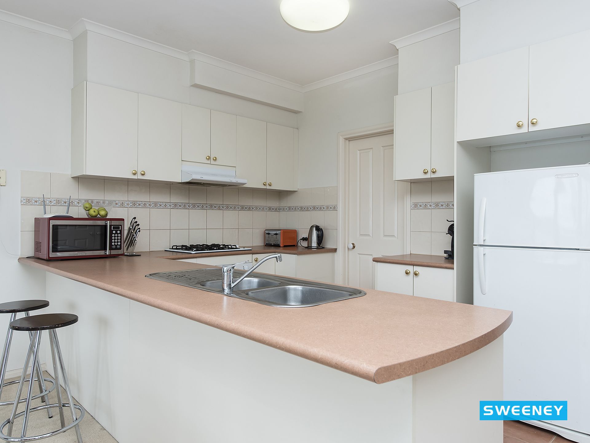 86 Jindabyne Avenue, Taylors Hill - Thumbnail 3
