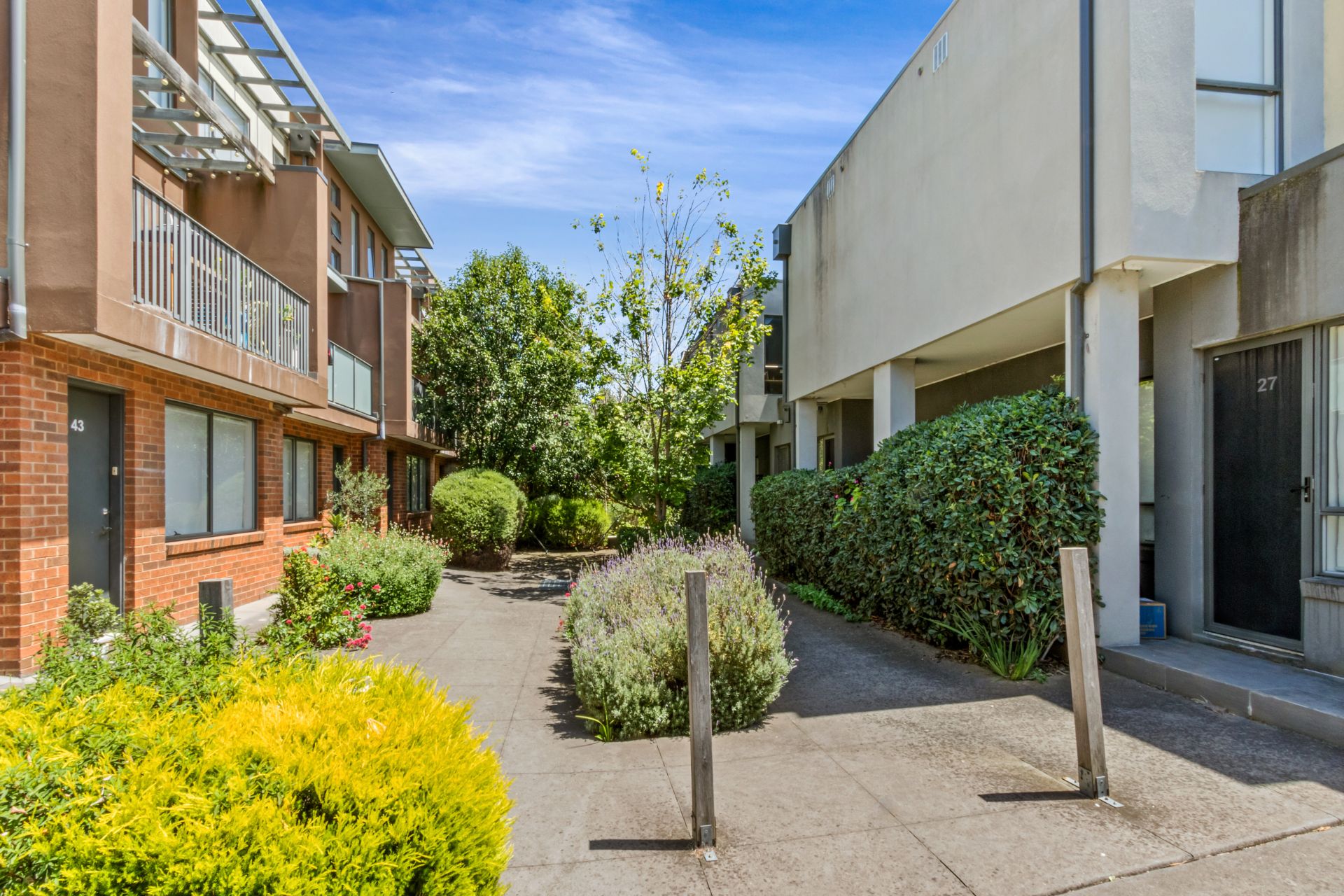 Stylish 2-Bedroom Townhouse in Melbourne's Trendy Inner North